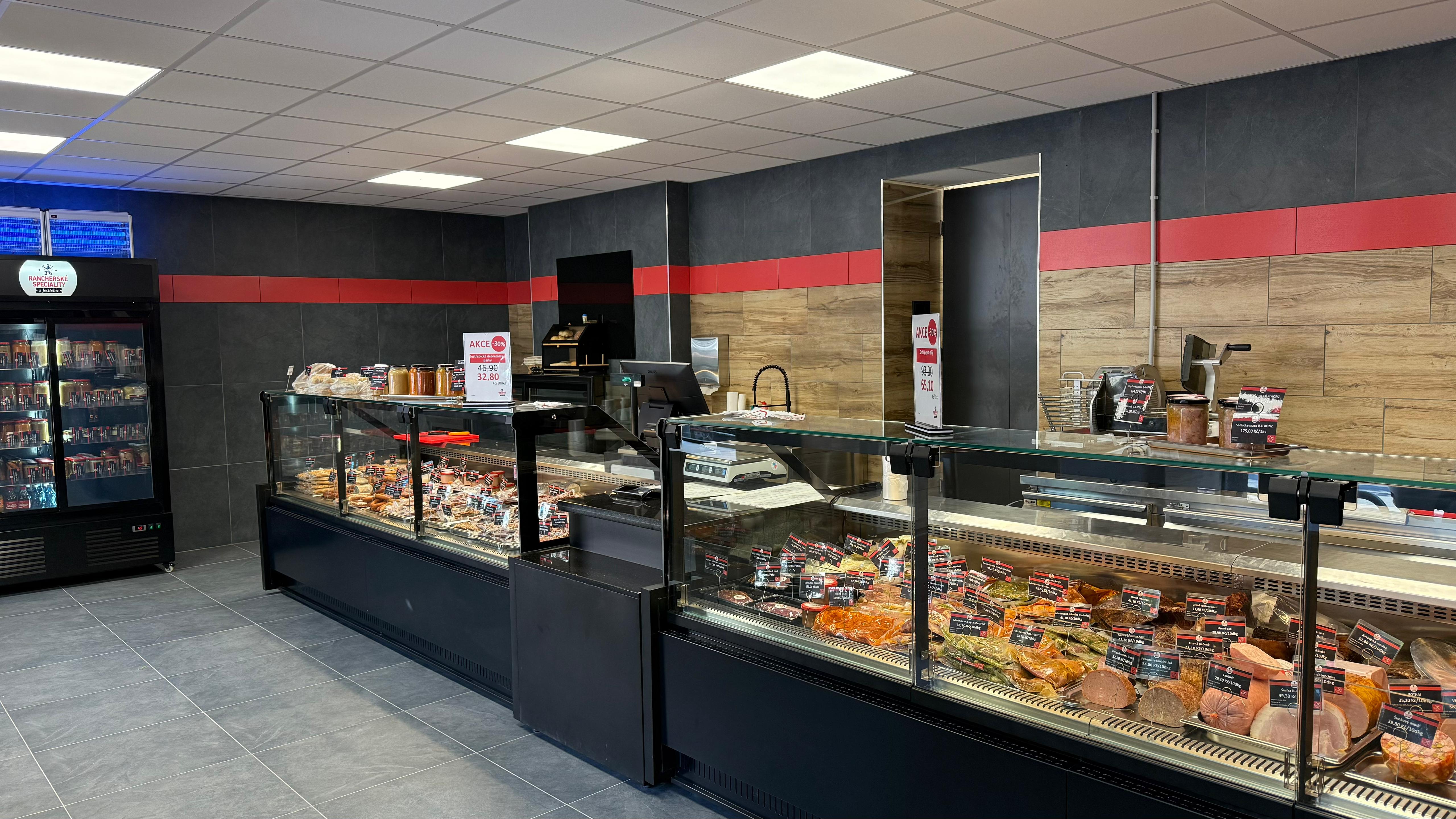 Výkladní skříně s uzeninami